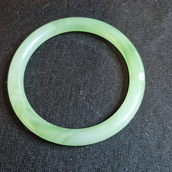 Set of 2 Costume Bangles – Purple & Green – Material Unknown - Picture 4 of 6